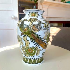 Gorgeous Chinoiserie oriental style vase